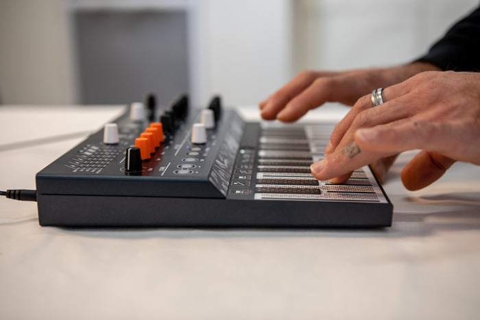 Arturia MicroFreak Hybrid Synthesizer 25-Key Touchplate Hybrid Synth With Poly Aftertouch, Sequencer And Arpeggiator