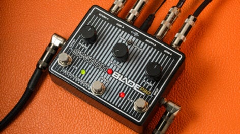 Electro-Harmonix Switchblade Pro Deluxe A / B Switching Box With True Bypass And Separate Source Level Controls