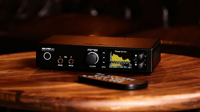 RME ADI-2 Pro FSR Black Edition 2-Channel AD 4-Channel DA Converter With 2 Headphone Amplifiers