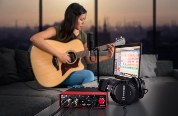 Steinberg UR22C RD R Pack Recording Pack With Red UR22C, Microphone And Headphones