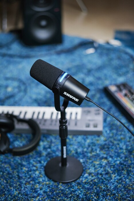 Shure MV7+-K-BNDL Dynamic Podcast Microphone With Stand, Black