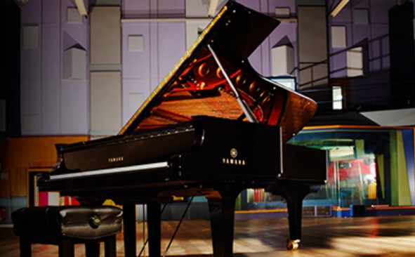 Yamaha CFX 9' Concert Grand Piano